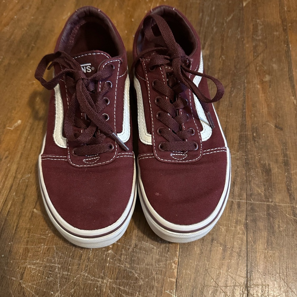 VANS old skool style burgundy and white shoes
